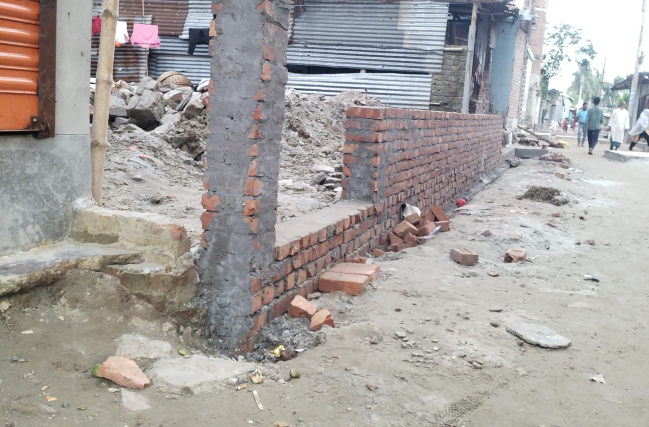 ঢাকা উত্তর সিটির ৫৩নং ওয়ার্ডে রাস্তা নির্মাণে তানিয়া তাপসীর বাঁধা