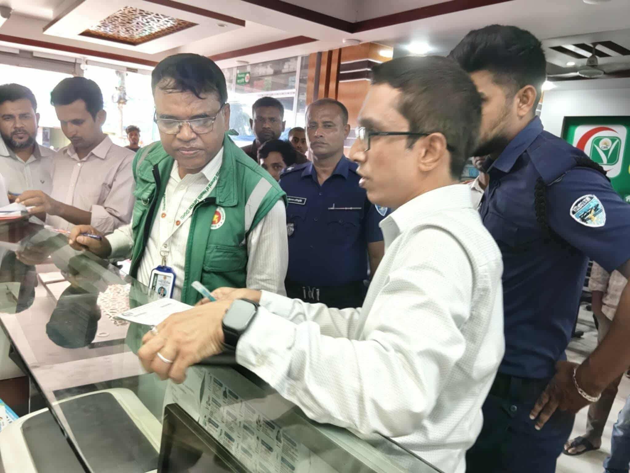 উখিয়া ও টেকনাফে ভ্রাম্যমাণ আদালত পরিচালনা: ২ লাখ ১৬ হাজার টাকা জরিমানা