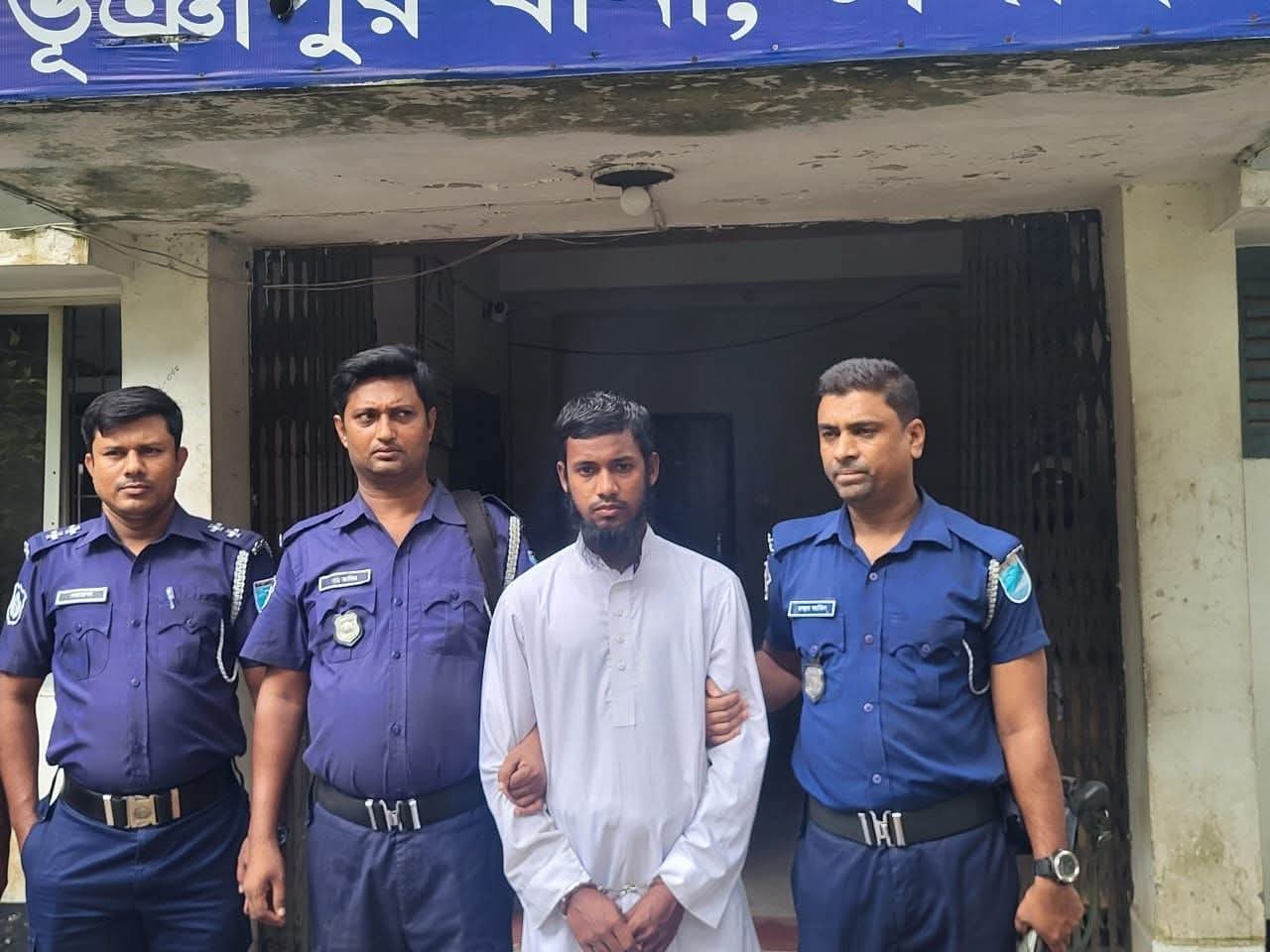 ভূঞাপুরে মাদরাসা শিক্ষার্থীকে বলাৎকারের ঘটনা শিক্ষক ওয়ালীউল্লাহ গ্রেপ্তার