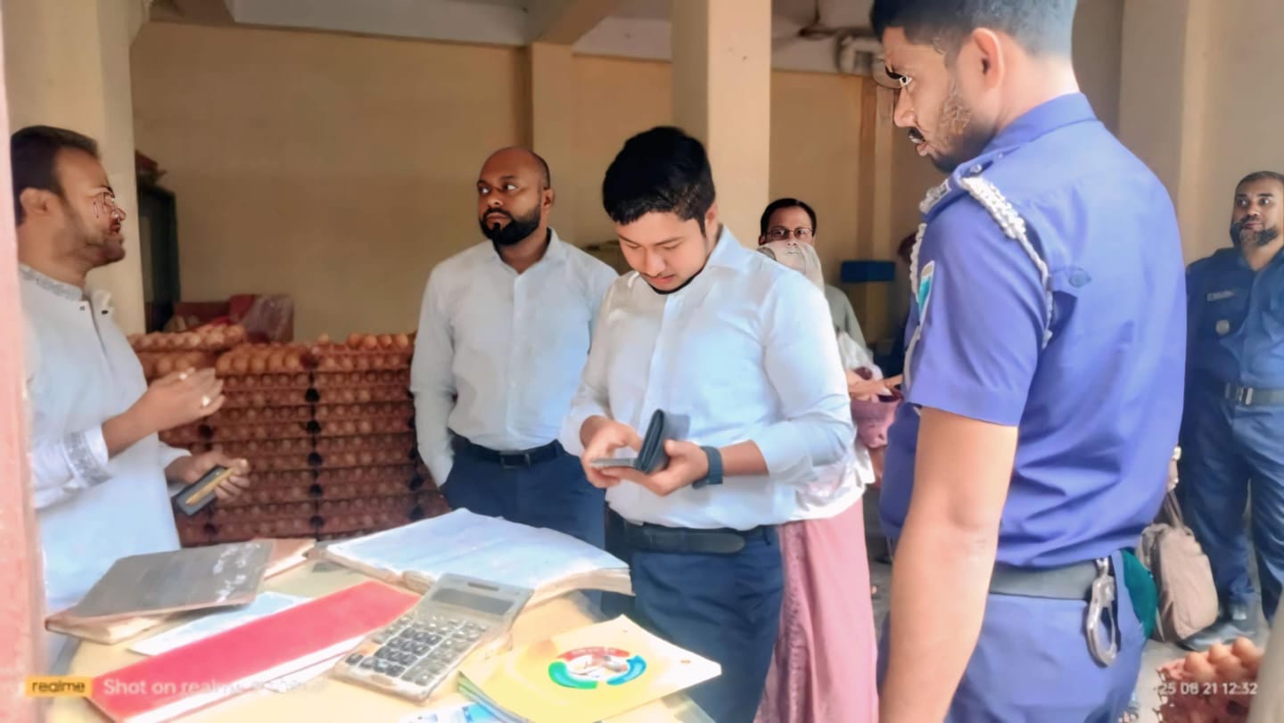 ভূঞাপুরে ডিমের মূল্য বেশি নেওয়ার দুই ডিম ব্যবসায়ীকে জরিমানা