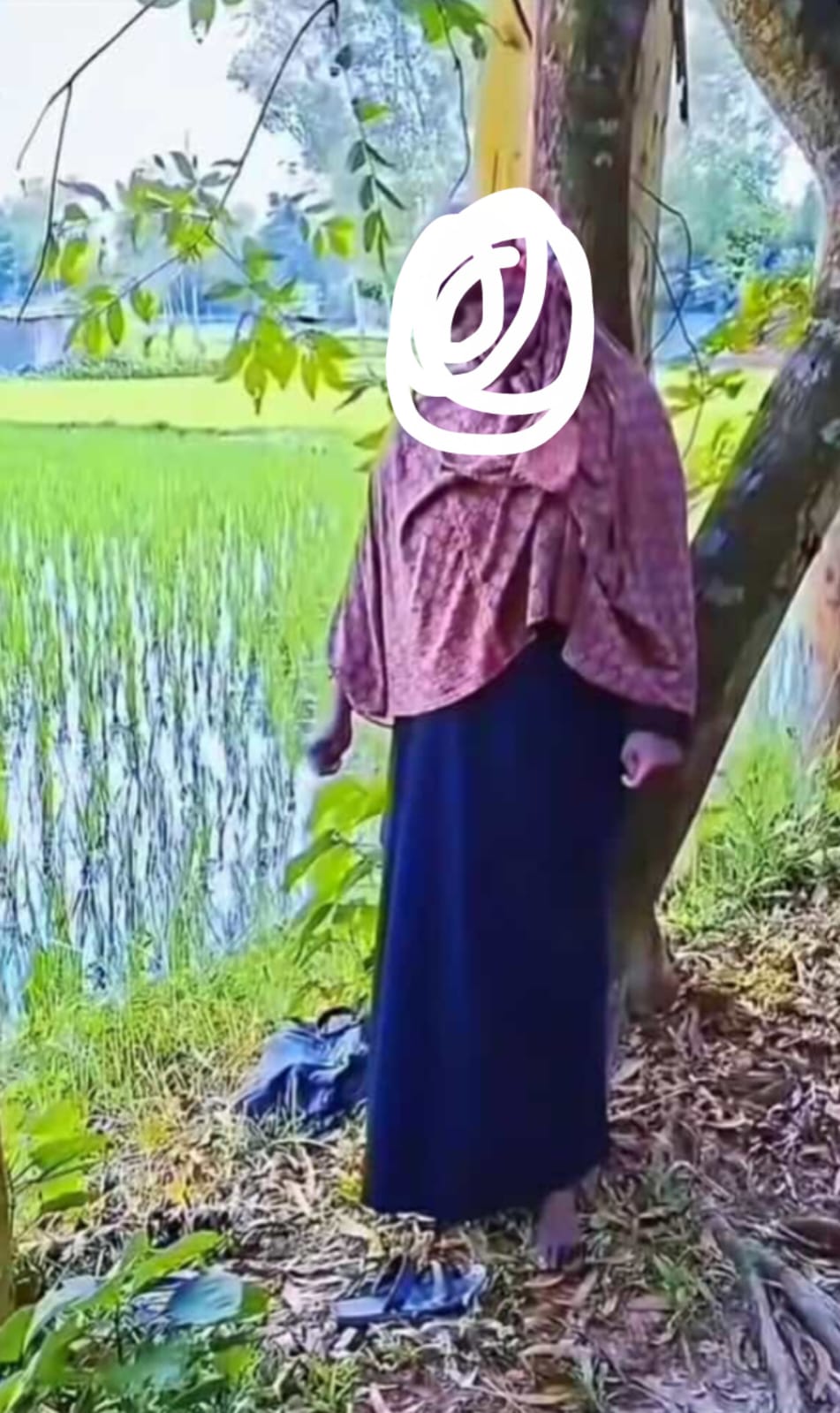 ভূঞাপুরে গাছ থেকে ঝুলন্ত তিন সন্তানের এক নারীর মরদেহ উদ্ধার!