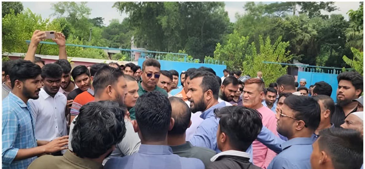 ফেনী জেলা সোনাগাজী নবাবপুর ইউনিয়নে- বি এন পি দুই পক্ষের হাতাহাতি – হট্টগোল।