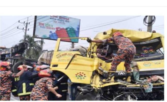 চট্টগ্রাম সীতাকুণ্ড দুই ট্রাকের সংঘর্ষে  চালক নিহত।