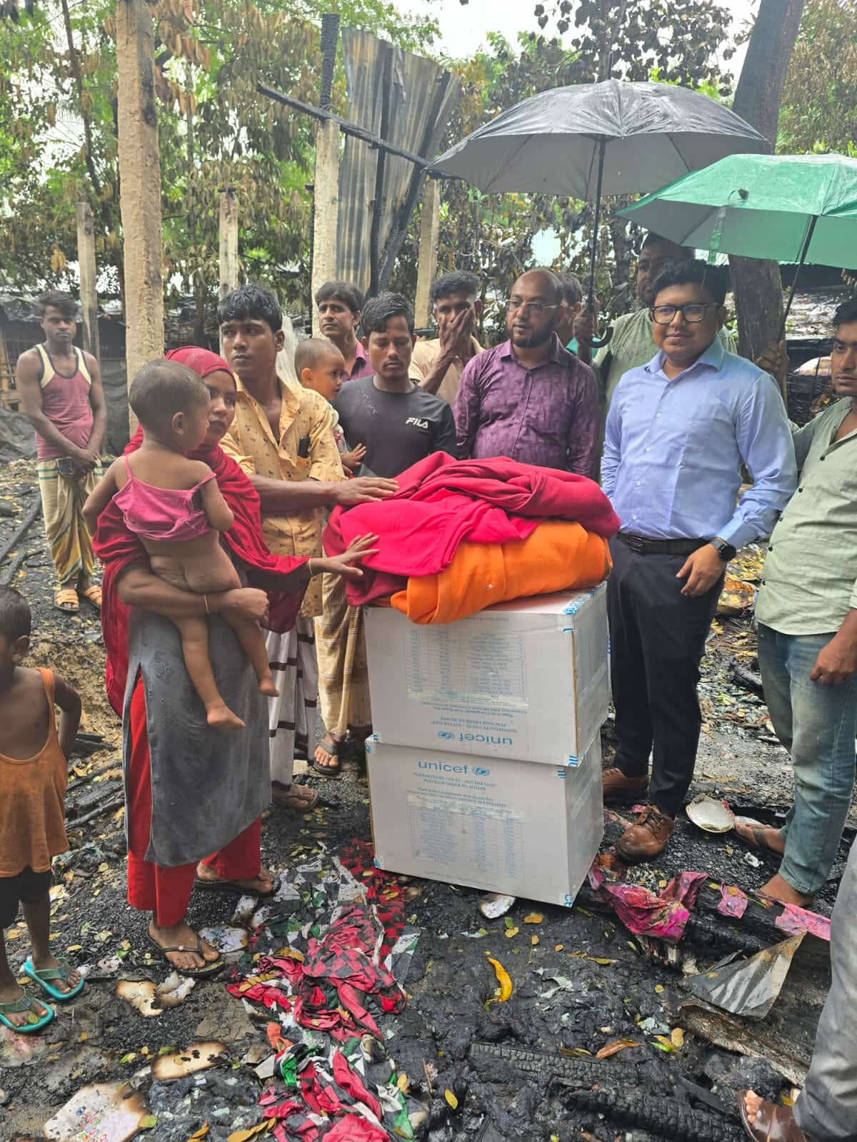 মহেশখালীতে অগ্নিকাণ্ডে ক্ষতিগ্রস্তদের সহায়তা প্রদান