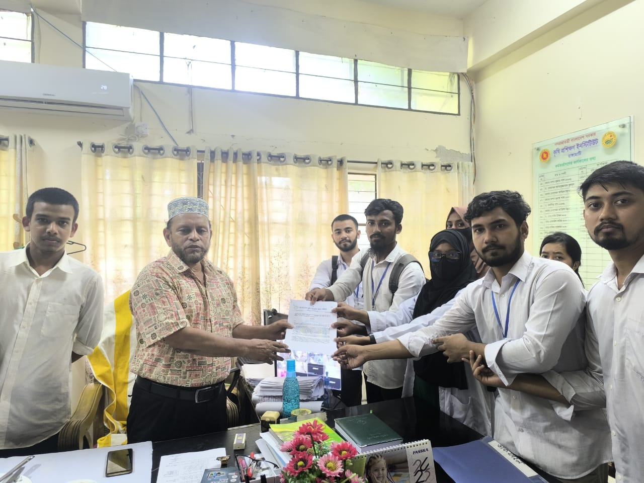 রাঙ্গামাটি এটিআই ছাত্র-ছাত্রীদের আট দাবিতে পূণরায় স্মারকলিপি প্রদান