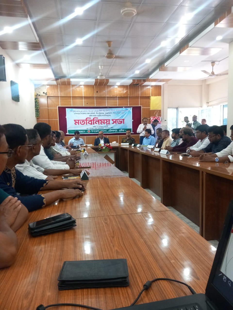 দৌলতপুরে সর্বসাধারণের সাথে  জেলা প্রশাসকের মতবিনিময়।