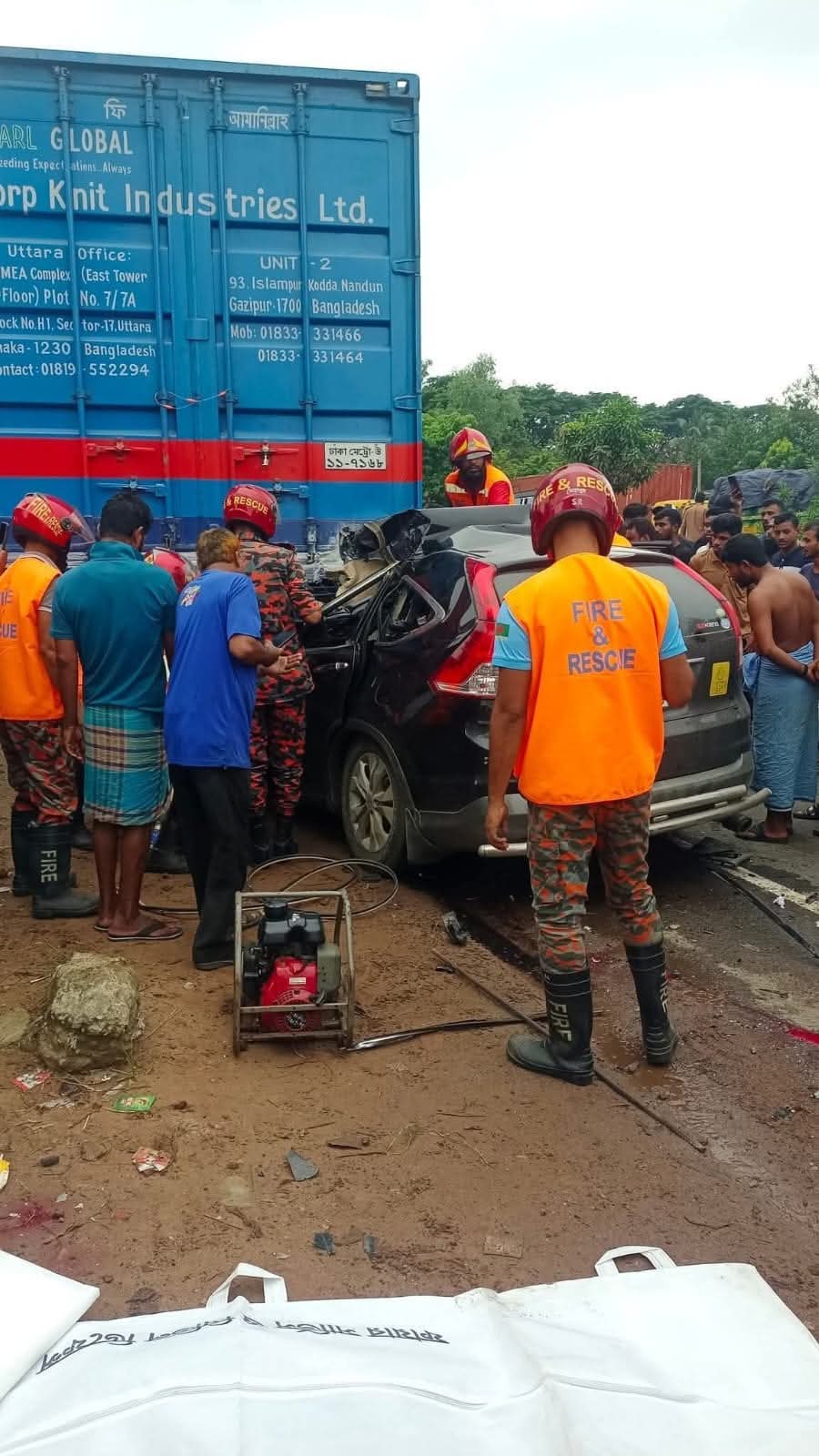 চট্টগ্রাম মীরসরাইয়ে ভয়াবহ সড়ক দুর্ঘটনা নিহত ২ জন আহত ৪ জন।