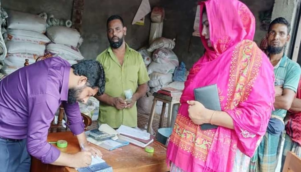 শেরপুরে সারের মূল্য বেশি নেয়ায় ২ ব্যবসায়ীকে ১ লাখ ২০ হাজার টাকা জরিমানা