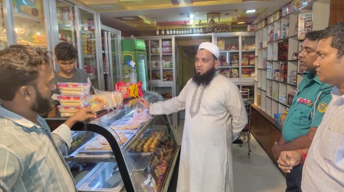 কর্ণফুলীতে ৪ দোকানকে ১৭ হাজার টাকা জরিমানা
