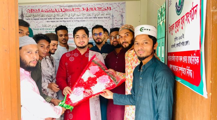 হিফফুল ফুজুল সংগঠনকে আলমিরা ও বই উপহার দিলেন হাবীব আজম