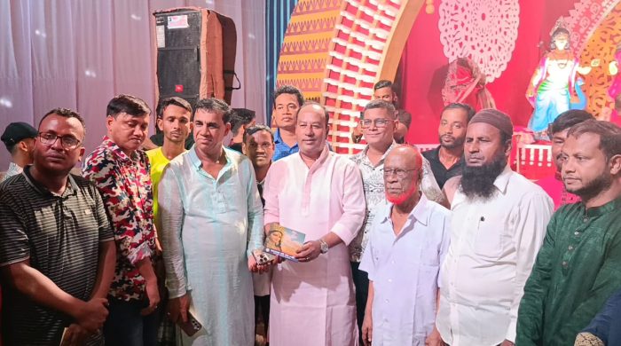 আনোয়ারায় পূজা মন্ডপ পরিদর্শনে বিএনপি নেতা মোস্তাফিজুর রহমান