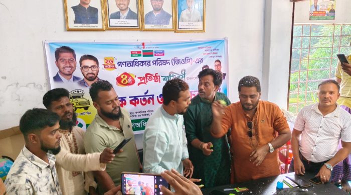 সিরাজগন্জে গনঅধিকার পরিষদের কেক কেটে চতুর্থ প্রতিষ্ঠা বার্ষিকী  পালিত।