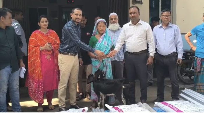 কালিয়াকৈরে  ক্ষুদ্র  নৃ গোষ্ঠীদের মাঝে ছাগল ও বিভিন্ন  উপকরণ বিতরণ করা হয়