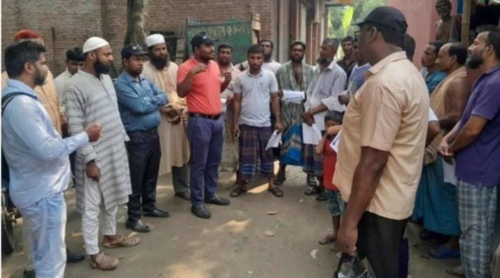 দৌলতপুরে স্কোয়াড টিমের সচেতনতা ও লিফলেট বিতরণ