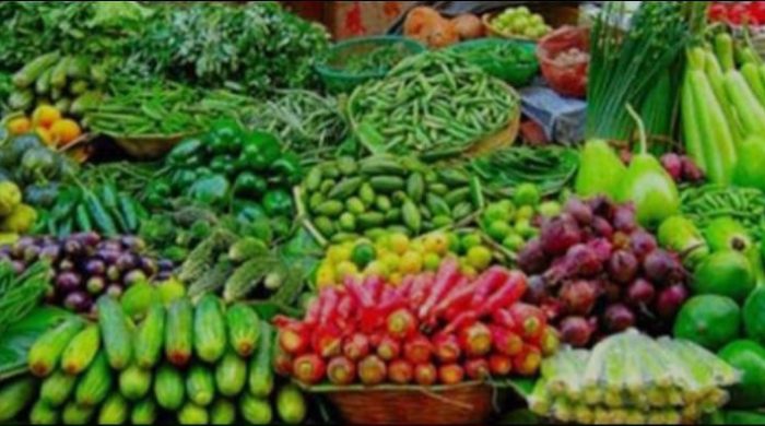 দুই দিনের বৃষ্টির অজুহাতে সবজির দাম বৃদ্ধি, চরম বিপাকে সাধারন পেশাজীবী মানুষ
