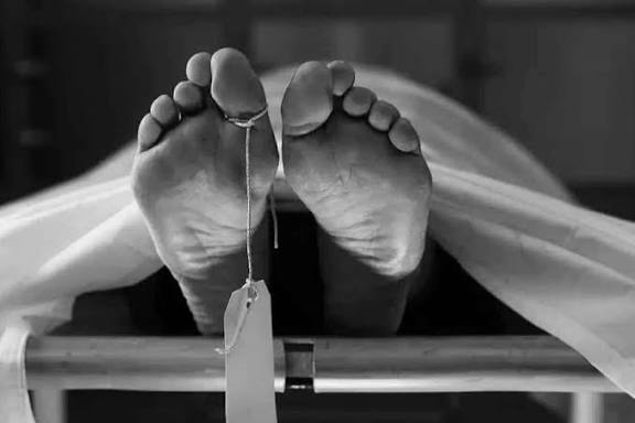 ট্রাক চাপায় মোটরসাইকেল আরহি নিহত
