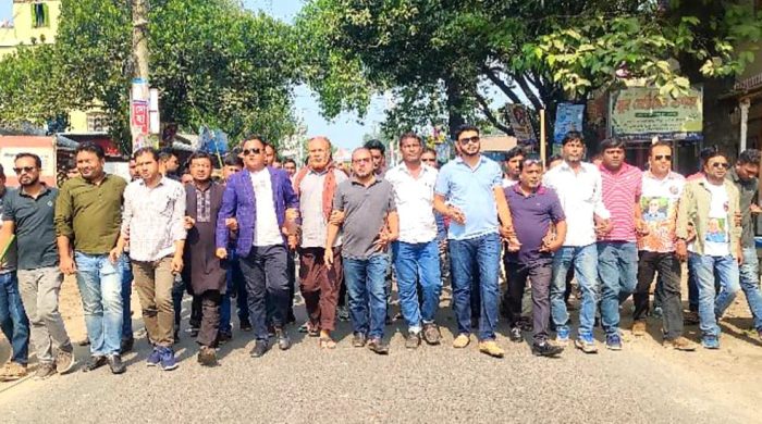 দৌলতপুরে স্বেচ্ছাসেবক দল,ছাত্রদল ও যুবদলের বিক্ষোভ মিছিল