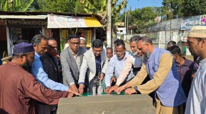 ব্রাহ্মণবাজারে জামে মসজিদের পূর্ণ-নির্মাণ ও সংস্কার কাজের ভিত্তিপ্রস্তর স্থাপন