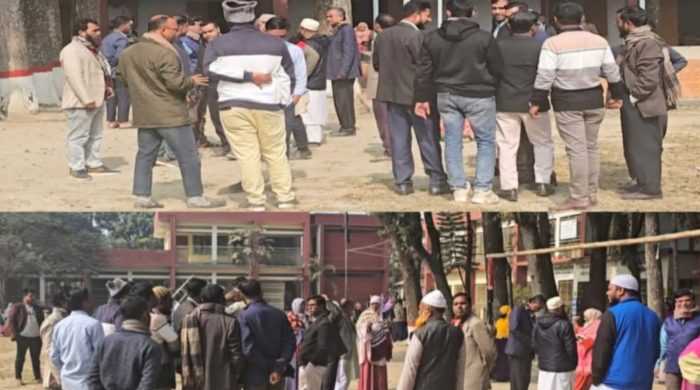 ভূঞাপুরে শিক্ষকের ওপর  হামলার প্রতিবাদে ক্লাস বর্জন করে  অন্যান্য শিক্ষকরা