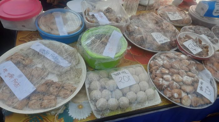 পিঠার ঘ্রাণে মুখর নোয়াখালী সিটি কলেজ ও লাইসিয়াম স্কুল