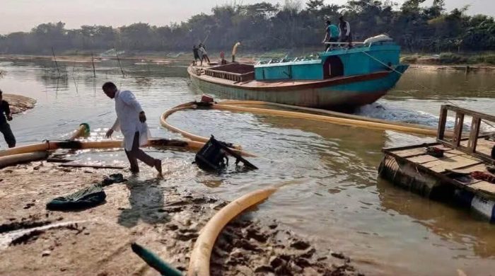 অবৈধভাবে বালু উত্তোলনের বিরুদ্ধে অভিযান