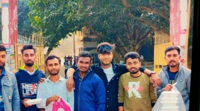 বাগমারায় অসহায়দের মাঝে খাবার বিতরণ