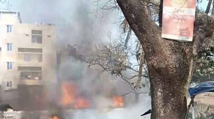 কালিয়াকৈরে বেকারি কারখানায়  অগ্নিকান্ড, ফায়ার সার্ভিসের দুইটি ইউনিটের চেষ্টায় আগুন নিয়ন্ত্রণে