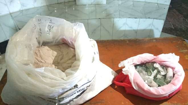 গোদাগাড়ীতে ককটেল তৈরির সরঞ্জাম উদ্ধার