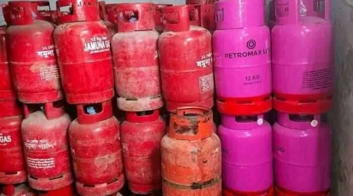 কালিয়াকৈর সরকারি নির্ধারণের দামের চেয়েও বেশি দামে বিক্রি হচ্ছে এলপিজি গ্যাস, দেখার মত কেউ নেই