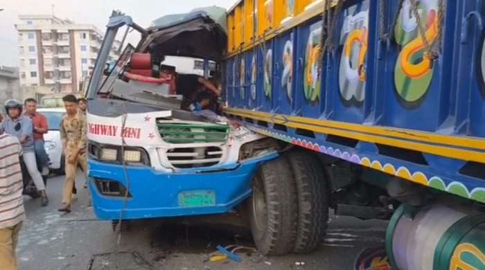 গাজীপুরে তাকওয়া মিনিবাস ও ট্রাকর সংঘর্ষে নিহত ২, আহত ১৫
