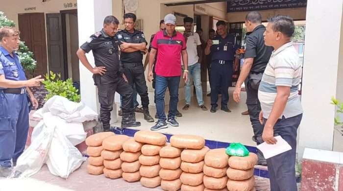 কালিয়াকৈরে ৭০ কেজি গাজা সহ আটক ২ নগদ তিনলক্ষ সত্তর হাজার টাকা