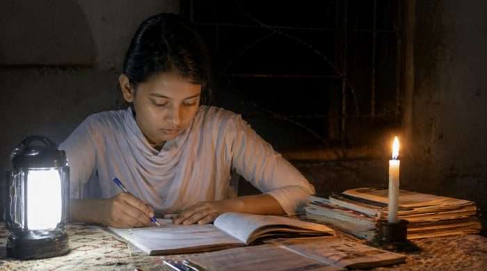 কালিয়াকৈরে ঘনঘন লোডশেডিংয়ের এস এস সি পরীক্ষার্থীদের লেখাপড়ায়  মারাত্মক ব্যাঘাত ঘটছে