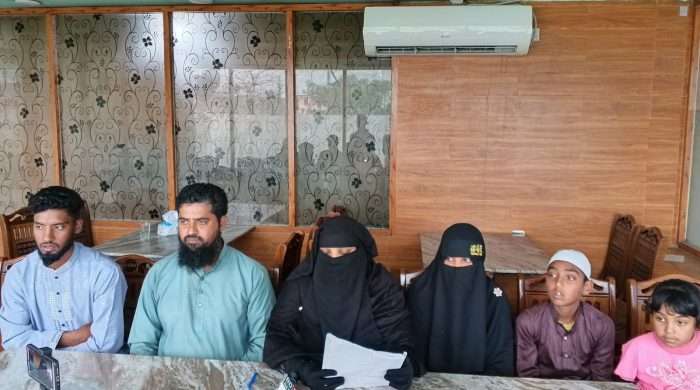 পৈতৃক সম্পত্তি নিয়ে বিরোধ:ভাইদের নির্যাতনের শিকারে বোনের সংবাদ সম্মেলন