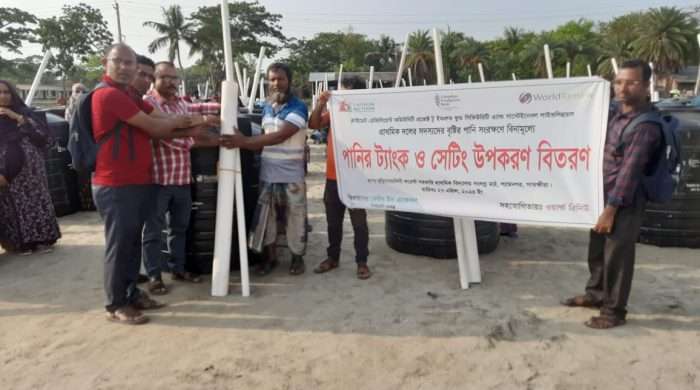 শ্যামনগরের গাবুরাতে ফেইথ ইন এ্যাকশনের বিনামূল্যে ১০০০ লিটারের ৬০টি পানির ট্যাংক ও সেটিং উপকরণ বিতরণ