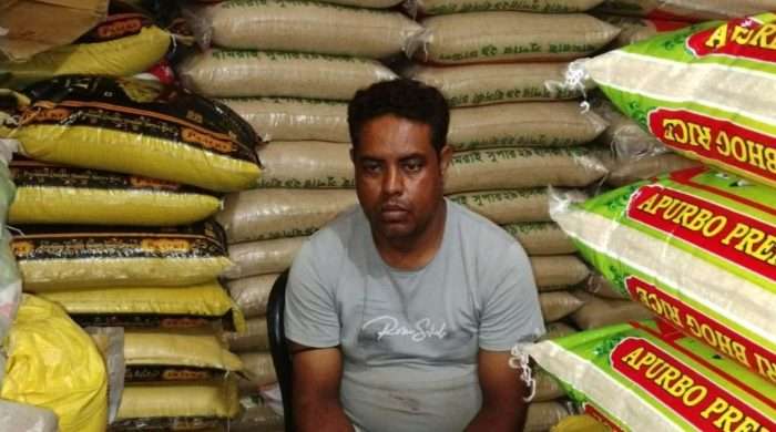 কালিয়াকৈরে ট্রাক উদ্ধার, ৫৯০ বস্তা চাউল সহ  আটক -২