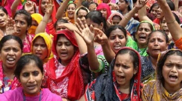 কালিয়াকৈরে মহাসড়কে মৃত্যুর ফাঁদ,ফায়ার সার্ভিসের সামনে ফুটওভার ব্রিজের দাবিতে ফুঁসছে ১০ হাজার শ্রমিক