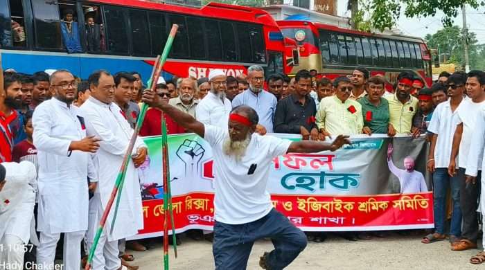 ভূঞাপুরে  শ্রমিক দিবসে  র‌্যালি-পথসভা শেষে আকর্ষণীয় লাঠিখেলা