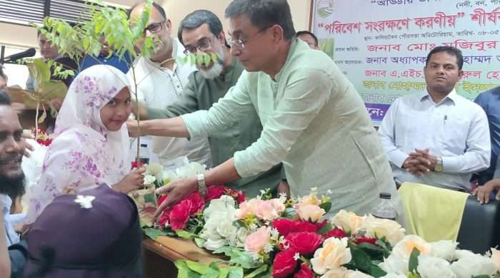 কালিয়াকৈরে পরিবেশ সংরক্ষণে বৃক্ষ বিতরণ অনুষ্ঠিত হয়