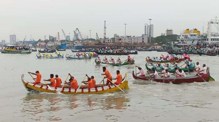 কর্ণফুলীতে বর্ণাঢ্য আয়োজনে ২০তম সাম্পান বাইচ প্রতিযোগিতা অনুষ্ঠিত