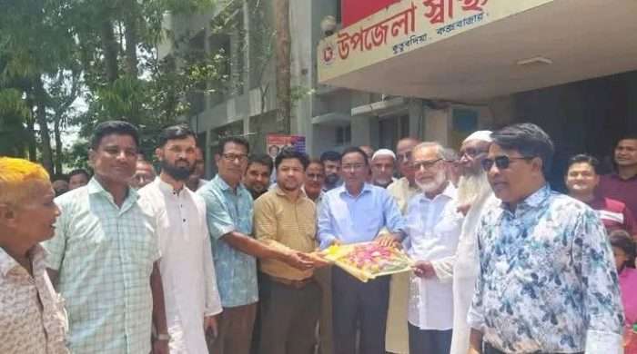 কুতুবদিয়া উপজেলা স্বাস্থ্য কমপ্লেক্স পরিদর্শনে জেলা পরিষদ প্রশাসক এটিএম নুরুল বশর চৌধুরী।