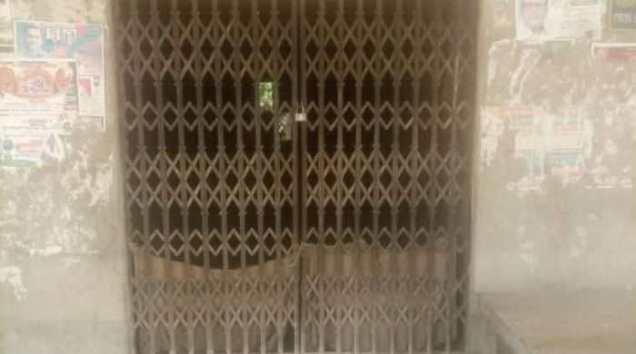 সাপাহারে খালাসের দাম বৃদ্ধিতে বিরোধ, দেড় শতাধিক ধান্য আড়তে কেনা-বেঁচা বন্ধ