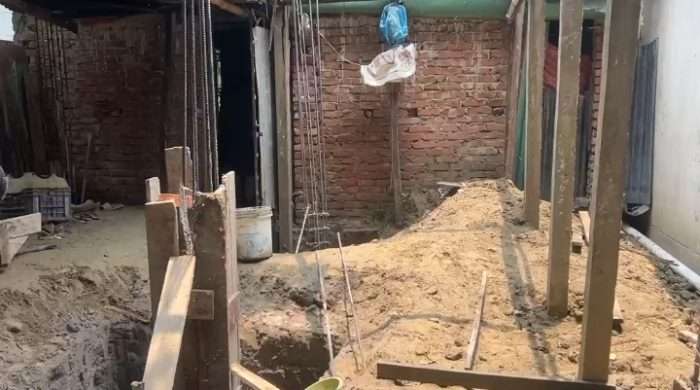 আদালতের নিষেধাজ্ঞা উপেক্ষা করে ঘর নির্মাণের অভিযোগ