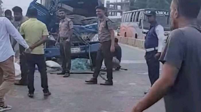 কালিয়াকৈর ঢাকা টাঙ্গাইল মহাসড়কে বাস,ট্রাক কভারভ্যান ত্রিমুখী সংঘর্ষে নিহত ১