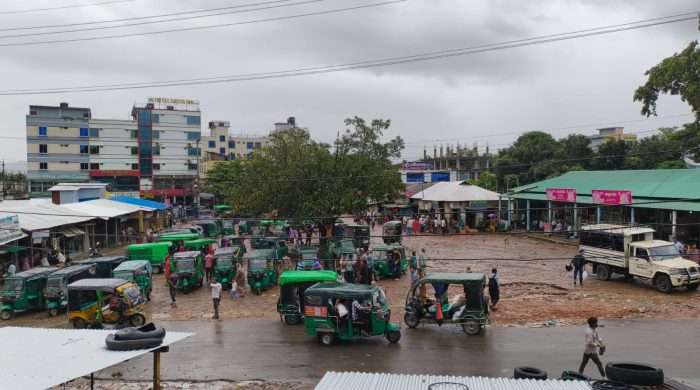 রাজধানীমুখী মানুষের ভিড়ে সরগরম দীঘিনালা বাস টার্মিনাল