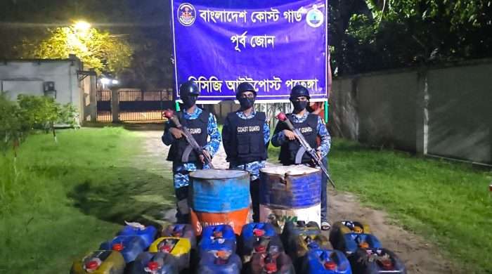 পতেঙ্গায় অবৈধ বাজারজাত করণে ১৪শ লিটার জ্বালানি তেল জব্দ