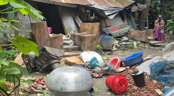 চাঁদা আদায়ে বাধা দেওয়ায় ; বিএনপি নেতার বাড়িতে হামলা-ভাঙচুর ও লুটপাট