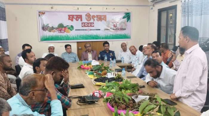 নোয়াখালী সাংবাদিক ইউনিয়নের উদ্যোগে ফল উৎসব অনুষ্ঠিত।