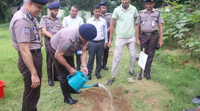 দামপাড়া পুলিশ লাইন্সে সিএমপি কমিশনার মহোদয় এর বৃক্ষরোপণ অভিযান