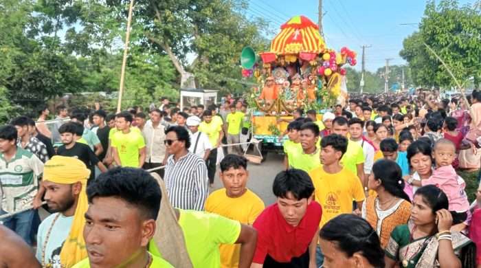 রথযাত্রায় উৎসবমুখর ঠাকুরগাঁও, শোভাযাত্রায় ভক্তদের ঢল