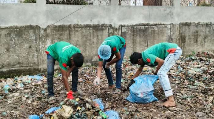 কালিয়াকৈরে বিডি ক্লিনের একপাশে ময়লার স্কোপ অন্য পাশে ছিল সুন্দর আগামী স্বপ্ন